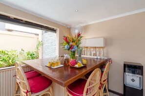 Appartement, 2 grands lits | Restauration