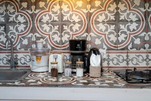Basic Apartment, 2 Queen Beds | Private kitchen | Fridge, microwave, stovetop, coffee/tea maker