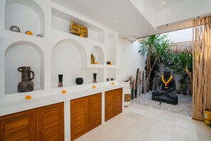 Villa básica, varias camas | Interior