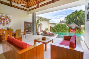 Basic Villa, Multiple Beds | Interior