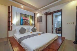 3 bedrooms, in-room safe, desk, laptop workspace - Villa Athena (Seminyak)