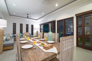 Basic Villa, Multiple Beds | Dining