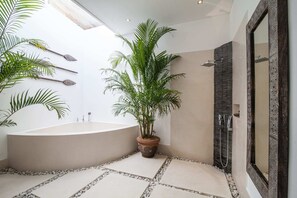 Basic Villa, Multiple Beds | Bathroom | Hair dryer, bidet, towels, soap