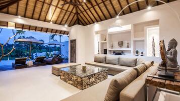 Basic Villa, Multiple Beds | Living room