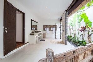 Villa de base, Plusieurs lits | Salle de bain | Articles de toilette (gratuits), séchoir à cheveux, bidet