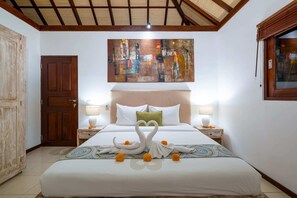 Villa básica, varias camas | 3 dormitorios, caja fuerte, espacio para trabajar con un portátil