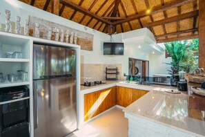 Basic Villa, Multiple Beds | Private kitchen | Fridge, microwave, stovetop, toaster - Villa Marula (Seminyak)