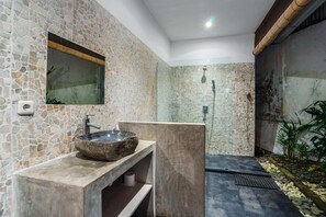 Basic Villa, Multiple Beds | Bathroom
