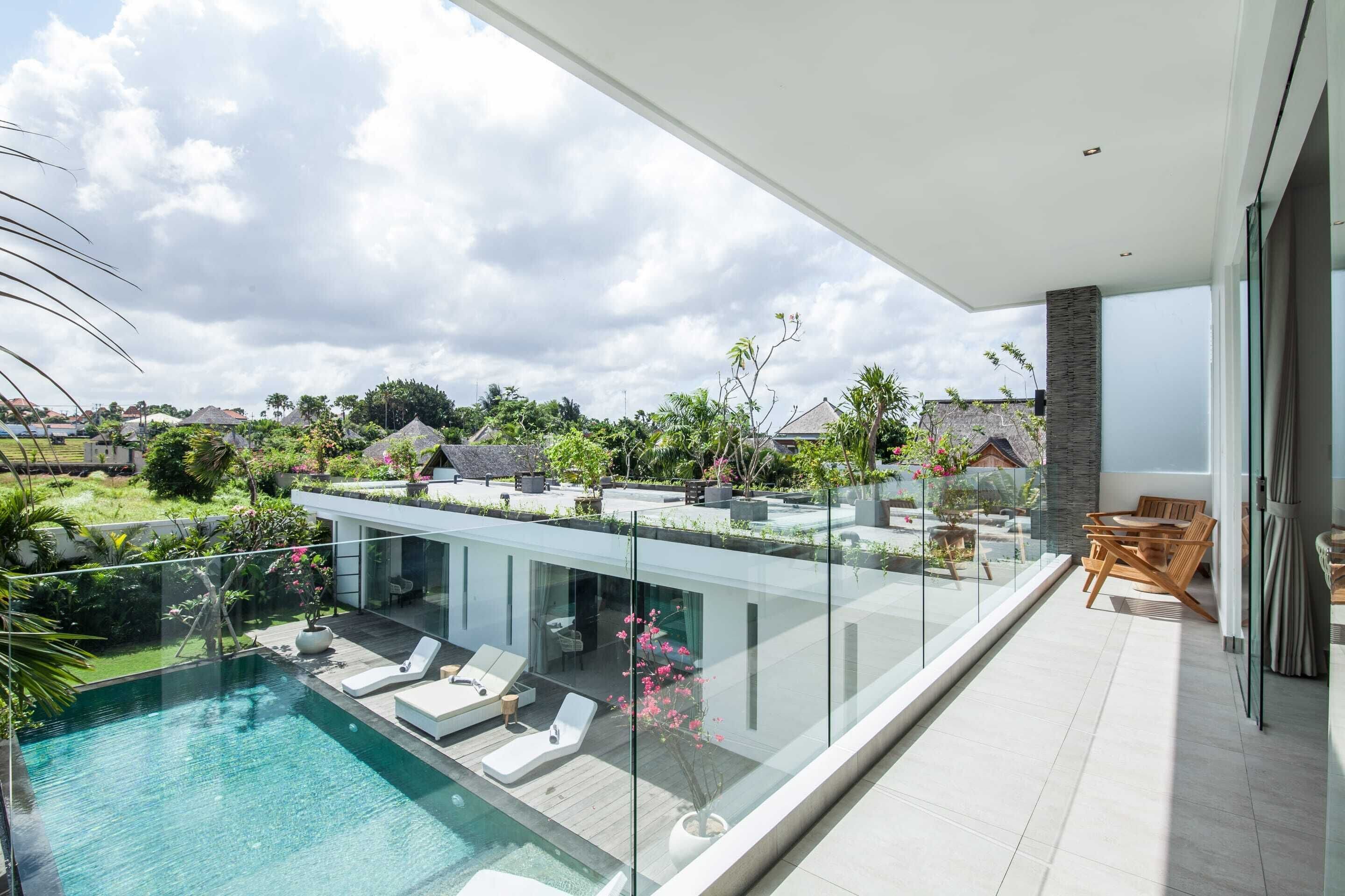 Villa básica, varias camas | Balcón