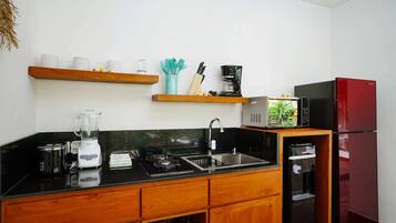 Basic Villa, 1 King Bed | Private kitchen | Fridge, microwave, stovetop, toaster