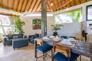 Basic Villa, Multiple Beds | Dining