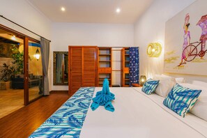 2 bedrooms, desk, laptop workspace, iron/ironing board - Villa Moringa 2 (Canggu)