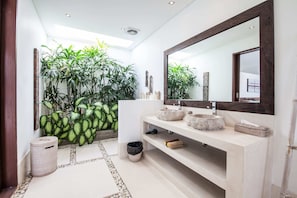 Basic Villa, Multiple Beds | Bathroom | Hair dryer, bidet, towels, soap