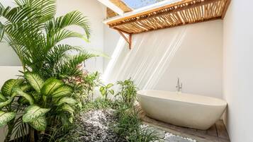 Basic Villa, 1 King Bed | Bathroom | Hair dryer, towels, soap, shampoo
