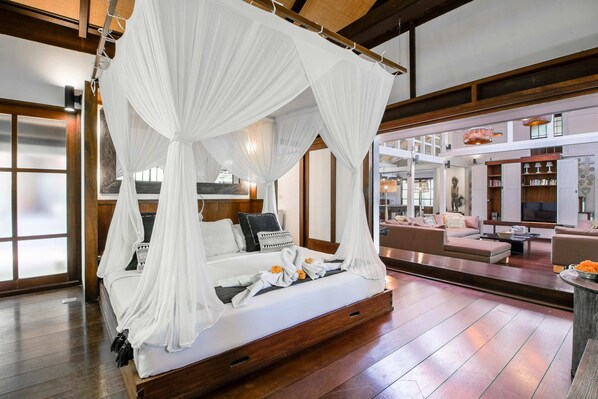 6 bedrooms, in-room safe, desk, laptop workspace - Villa Sembunyi (Kerobokan)