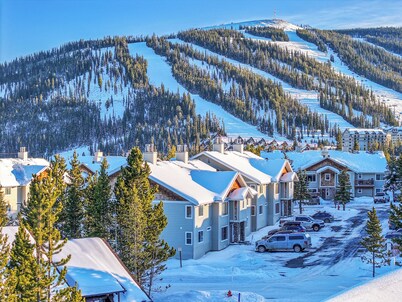 Cozy Condo Located  Minutes from the Biggest Skiing in America