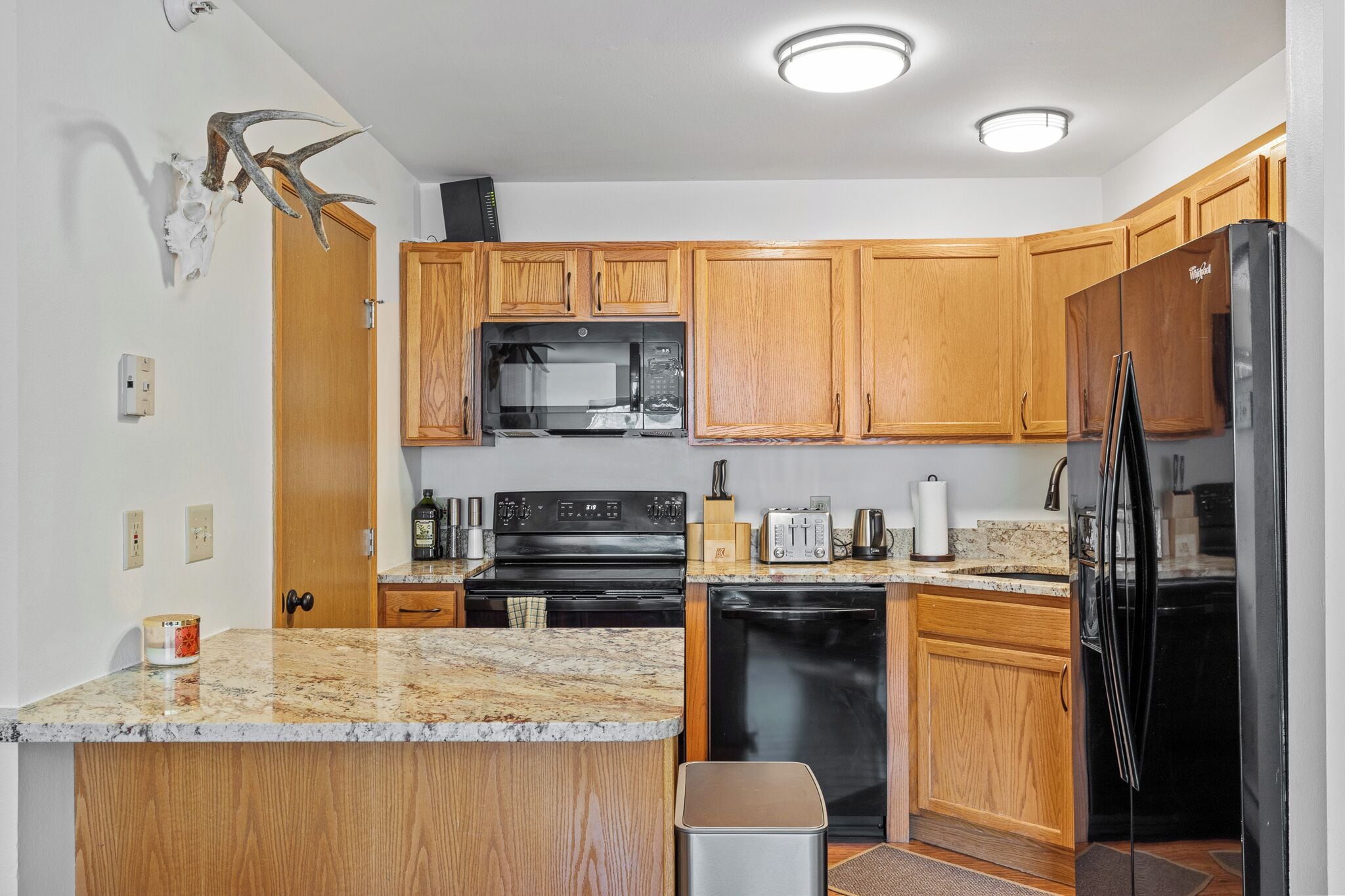 Kylskåp, mikrovågsugn, ugn och spishäll