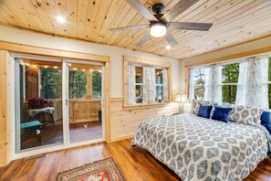 3 slaapkamers, een strijkplank/strijkijzer, wifi, beddengoed