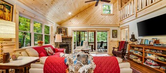 Country Getaway W/ Free WiFi, Gas Fireplace, Deck, Lake View & Washer/Dryer