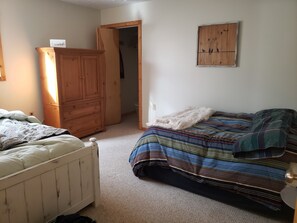 1 bedroom, bed sheets