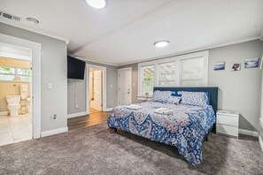 4 bedrooms, iron/ironing board, free WiFi, bed sheets