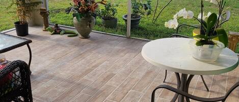 屋外ダイニングエリア