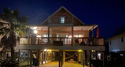 Luna Rosa: A Private West Beach Home!
