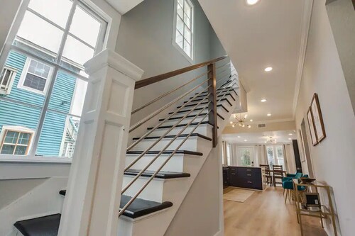 NEW!! Walk to Beach, sleeps 11! TipSea Turtle