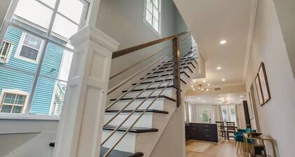 NEW!! Walk to Beach, sleeps 11! TipSea Turtle