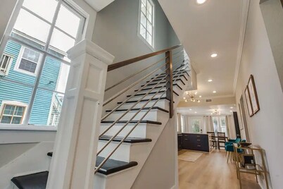 NEW!! Walk to Beach, sleeps 11! TipSea Turtle