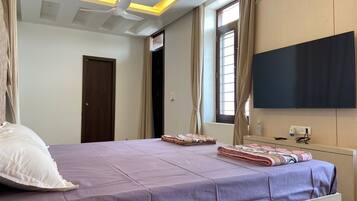 1 bedroom, iron/ironing board, free WiFi, bed sheets