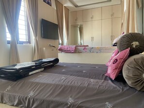 1 bedroom, iron/ironing board, free WiFi, bed sheets - Lavish 6 bedroom house in the heart of the city (Jodhpur)