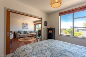 2 bedrooms, iron/ironing board, WiFi