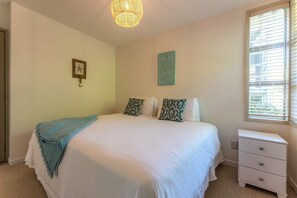2 bedrooms, iron/ironing board, WiFi
