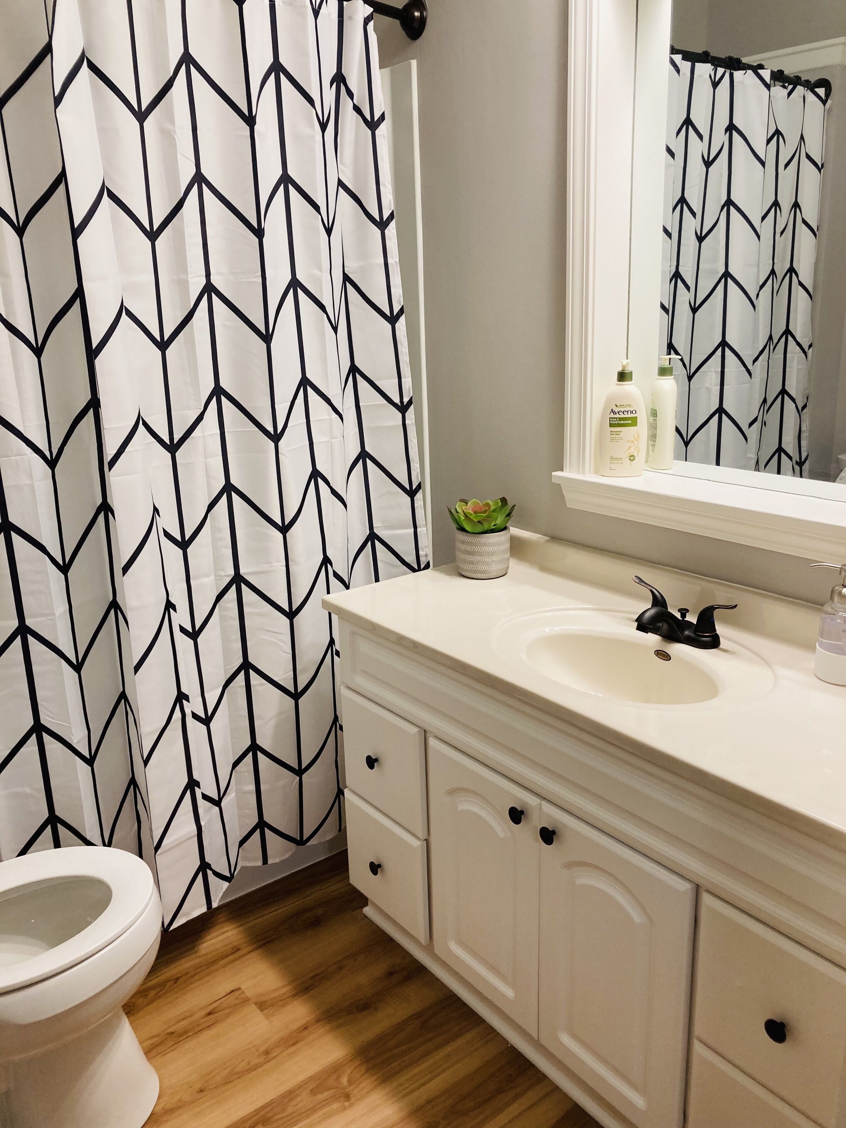 Combined shower/tub, hair dryer, towels, soap