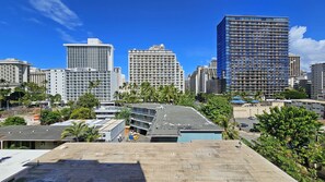 Exterior - Swanky Studio just ½Block to Waikiki Beach - Bamboo Waikiki 708 (Honolulu)