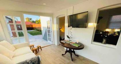 Macleay Cottage with plunge pool and local arts