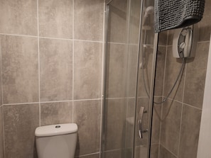 Douche, serviettes fournies