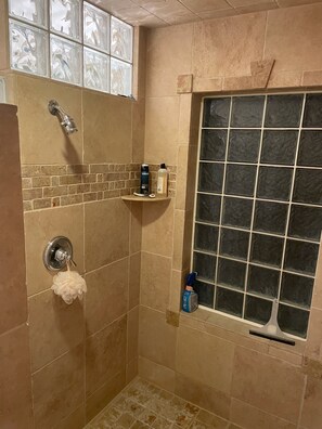 Shower, hair dryer, bidet, towels - Beachy Home in Provo. Large deck with builtin hot tub, Fire pit, Palapa (Provo)