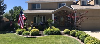 Beachy Home in Provo. Large deck with builtin hot tub, Fire pit, Palapa