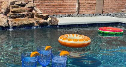 Oasis! BEST LOCATION! Private Pool! By Restaurants