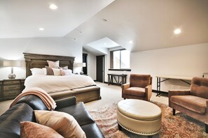 4 bedrooms, iron/ironing board, WiFi, bed sheets