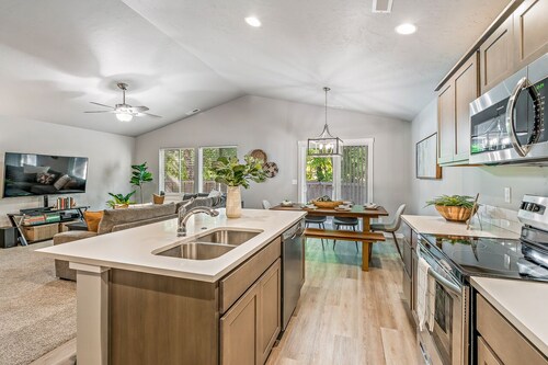 Cheerful  NEW Executive Home with office-Meridian