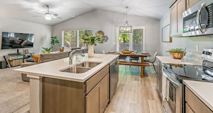 Cheerful NEW Executive Home with office-Meridian