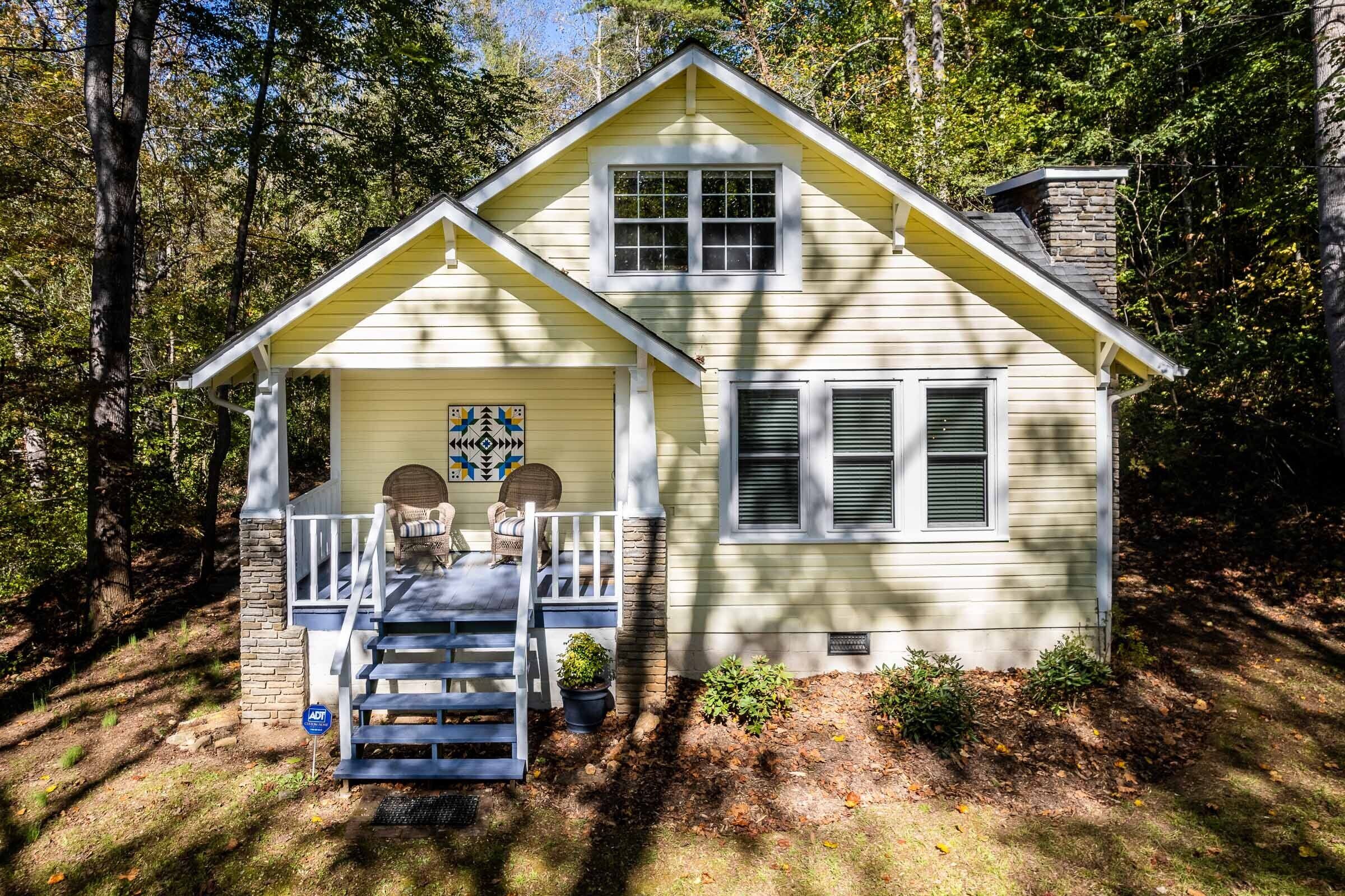 Buttercup Cottage - Adorable Mountain Cottage Located Close to it All!