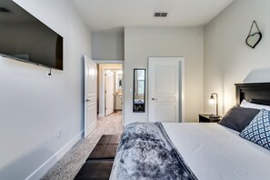 2 عدّة غرف نوم ومكواة/لوح كي وواي فاي مجانًا وملاءات أسرّة