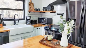 雪櫃、微波爐、焗爐、爐具