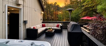 Private Pool + Hot Tub Chalet Near Kalahari