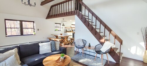 Cozy Poconos Chalet w/ Hot Tub Near Kalahari