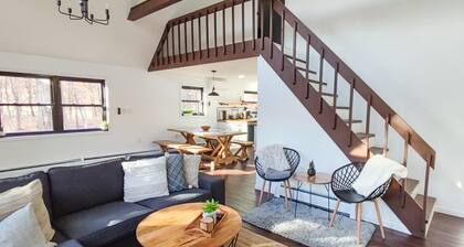 Cozy Poconos Chalet w/ Hot Tub Near Kalahari